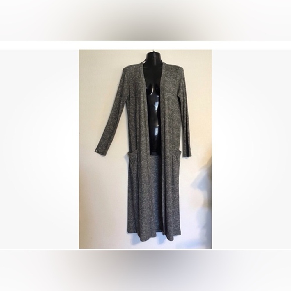 Forever 21 Charcoal Knit Cardigan. Size S